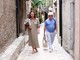 Paola Gassman e Ugo Pagliai nei vicoli di Verezzi (Foto Silvio Fasano) Paola Gassman e Ugo Pagliai nei vicoli di Verezzi (Foto Silvio Fasano)