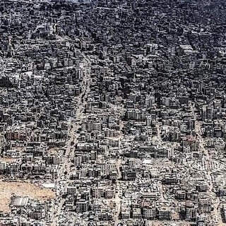 “Hanno fatto il deserto e lo chiamano pace” (foto di Gaza City)