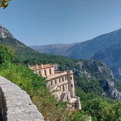 Gourdon (1 - 10), Col de la Sine (11 - 15), Mons (16 - 33), canyon fiume Siagne (34 - 49) e Mont Lachens (50 - 51). Le fotografie sono di Danilo Radaelli