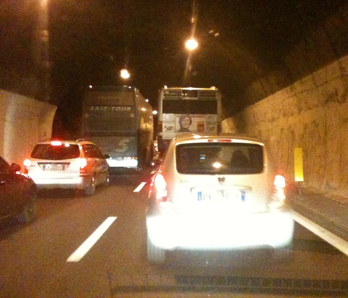 Scontro in galleria sull' A10 Autofiori all'altezza di Pietra Ligure: una donna e' ferita gravemente Scontro in galleria sull' A10 Autofiori all'altezza di Pietra Ligure: una donna e' ferita gravemente
