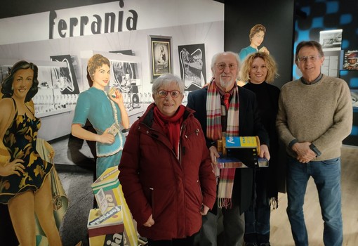 Cairo, l'artista valbormidese Giorgio Viano dona un "rullino P30" al Ferrania Film Museum Cairo, l'artista valbormidese Giorgio Viano dona un "rullino P30" al Ferrania Film Museum