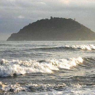 Controlli della Guardia Costiera al largo dell'isola Gallinara