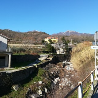 Ladro in azione a Giustenice: lo sconosciuto "con la felpa grigia" torna a colpire
