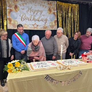 Vado Ligure celebra Giuliana Toso: 100 anni festeggiati con sindaco e vice