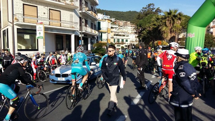 Grandfondo Laigueglia Alè, vera festa sportiva: volate, traguardi e... salsicce