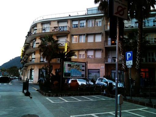 Alassio: comune, categorie, Pubbliche Assistenze e Protezione civile uniti per dare sollievo agli ospiti dei due alberghi in quarantena