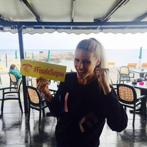 Michelle Hunziker a Varigotti sostiene "#FinaleSogna" Michelle Hunziker a Varigotti sostiene "#FinaleSogna"