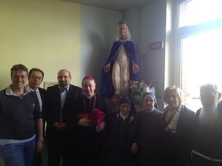 Il vescovo con Ciangherotti, Gavaldo, Perrone, Suor Silvestrina e Padre Bussetti