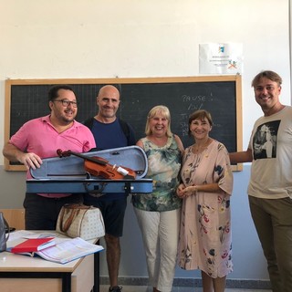 Consegnato, questa mattina, al Liceo musicale Bruno il violino donato dalla sezione di Forza Italia Albenga