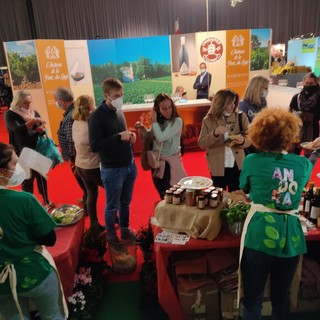 Andora, il pubblico di "Plaza culinaria" a Friburgo conquistato dall'aroma del basilico genovese DOP (FOTO)