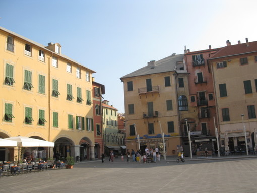 Finale Ligure, partito comunista dei lavoratori all'attacco "nuovo gruppo di maggioranza, il prossimo sarebbe meglio faccia Blues"