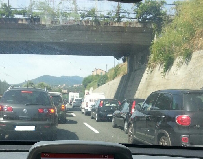 Incidente sulla A10 tra Pietra e Finale: traffico in tilt