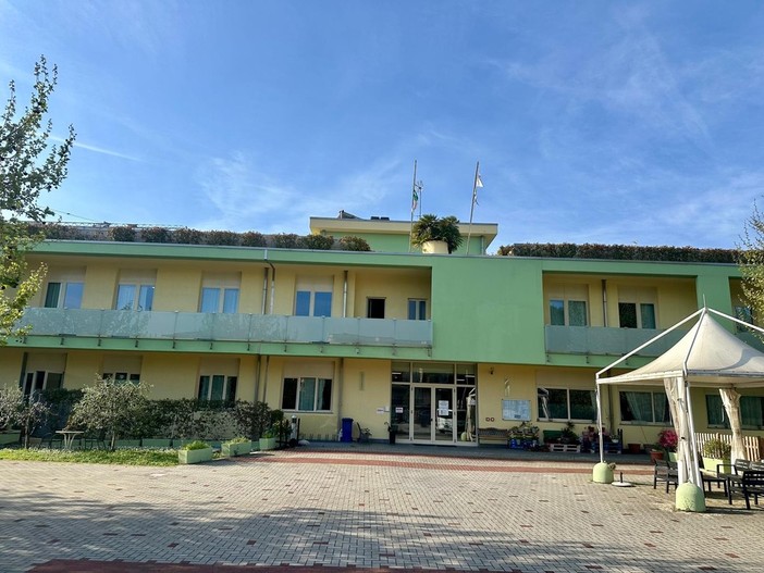 In Regione l'incontro tra l’assessore alla Sanità e i parenti degli ospiti dell’IMP di Borghetto: “Il personale Asl garantirà il servizio per altri sei mesi”