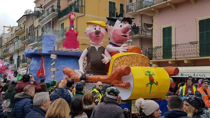 CarnevaLöa 2020, domenica 23 febbraio la seconda sfilata dei carri e il Palio dei Comuni CarnevaLöa 2020, domenica 23 febbraio la seconda sfilata dei carri e il Palio dei Comuni