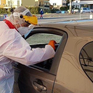 Loano, in un mese oltre un migliaio di test effettuati al punto-tamponi di via degli Alpini: l'attività proseguirà fino a metà febbraio