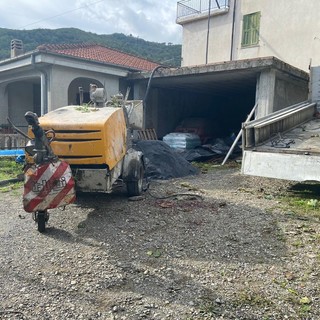 Stellanello, operaio col braccio incastrato nella betoniera: codice rosso al San Paolo