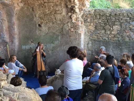 Albenga, l’arpa di Gianna Williams incanta a San Calocero Albenga, l’arpa di Gianna Williams incanta a San Calocero