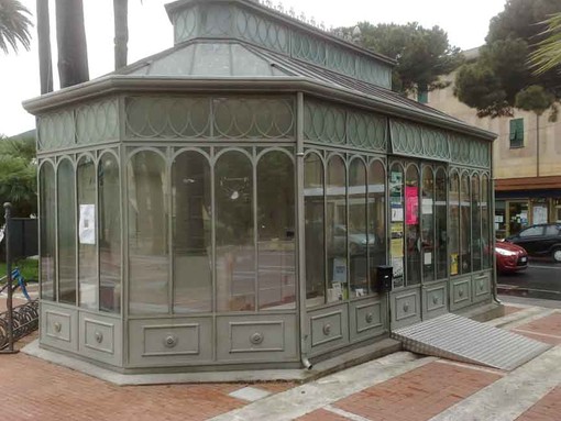 L' ufficio di informazione-caffè letterario di Albenga