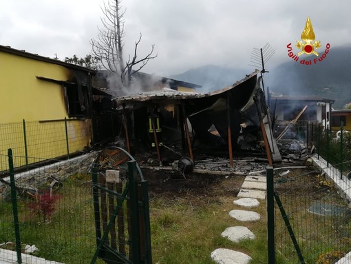I vigili del fuoco di Varazze intervengono per un incendio a Cogoleto