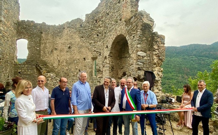 Inaugurato il Castello di Ilaria Del Carretto a Zuccarello: dopo quasi vent’anni di lavori, l’atteso taglio del nastro (FOTO e VIDEO) Inaugurato il Castello di Ilaria Del Carretto a Zuccarello: dopo quasi vent’anni di lavori, l’atteso taglio del nastro (FOTO e VIDEO)