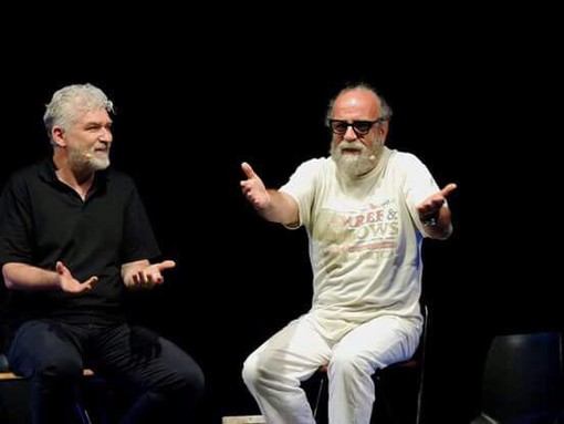 Tutto esaurito per il primo incontro di "Dixcorrendo", con Giobbe Covatta e Gioele Dix a Bergeggi