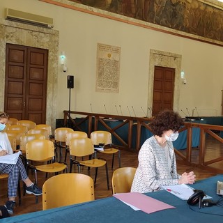 Savona e gli assembramenti in Darsena: spazio agli steward, ai segni per terra e alla cartellonistica