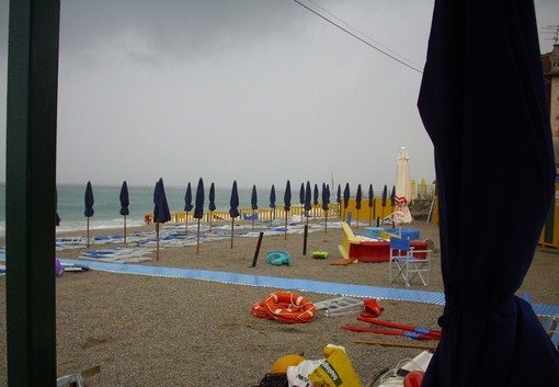 Borgio: tromba d'aria ai bagni San Pietro  (foto)
