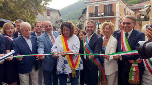 Pieve di Teco: Expo Valle Arroscia, al via con il taglio del nastro l’edizione 2022: "Grande vetrina dell’entroterra che valorizza le eccellenze" (foto e video) Pieve di Teco: Expo Valle Arroscia, al via con il taglio del nastro l’edizione 2022: "Grande vetrina dell’entroterra che valorizza le eccellenze" (foto e video)