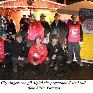 Albenga festosa ma anche sicura, tra luminarie, Alpini e City Angels Albenga festosa ma anche sicura, tra luminarie, Alpini e City Angels