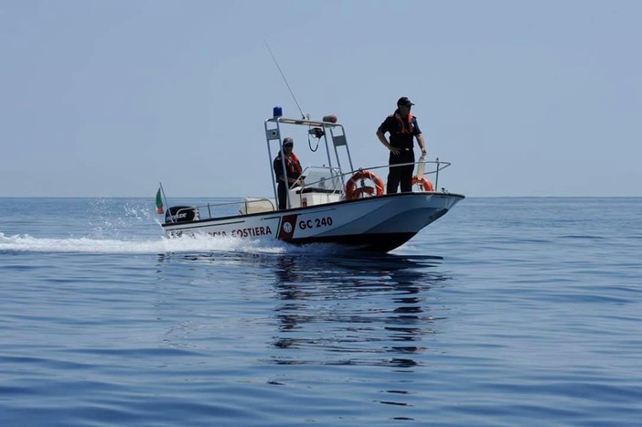 La Guardia Costiera controlla le strutture balneari da Loano ad Albenga