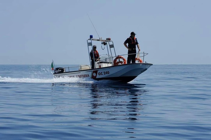 La Guardia Costiera controlla le strutture balneari da Loano ad Albenga La Guardia Costiera controlla le strutture balneari da Loano ad Albenga