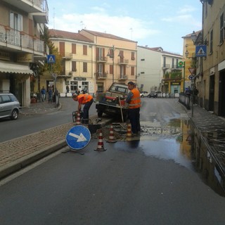Albenga, danno alle tubature dell'acqua nei pressi di Porta Mulino