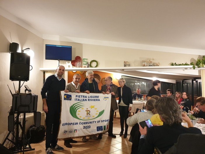 Arrivata a Pietra Ligure la bandiera ufficiale di "Italian Riviera Comunità Europea dello Sport 2020” consegnata a Bruxelles Arrivata a Pietra Ligure la bandiera ufficiale di "Italian Riviera Comunità Europea dello Sport 2020” consegnata a Bruxelles