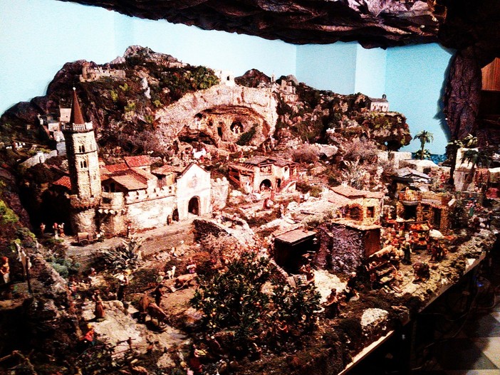 "Viaggio" nel Presepe della Chiesa dei Neri a Finalmarina "Viaggio" nel Presepe della Chiesa dei Neri a Finalmarina