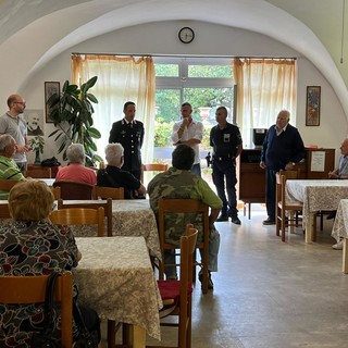 Toirano, anziani a lezione anti-truffa con i carabinieri (FOTO)