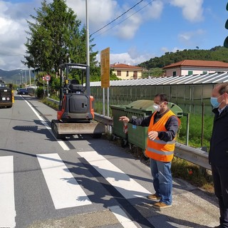 Andora, per rallentare il traffico in strada Pian Grande al via la posa degli attraversamenti stradali rialzati