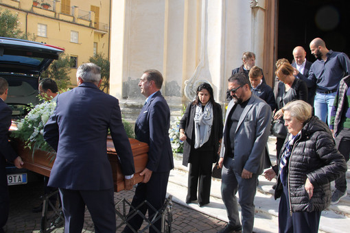 Laigueglia: in tantissimi per l'ultimo addio a Walter Ripamonti