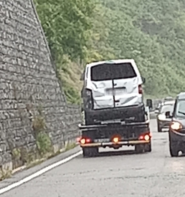 Incidente tra Cadibona e Altare: traffico a rilento e disagi per gli automobilisti Incidente tra Cadibona e Altare: traffico a rilento e disagi per gli automobilisti