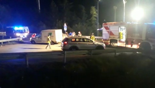 Cairo, scontro auto-furgone in corso Brigate Partigiane: un ferito al San Paolo (VIDEO)