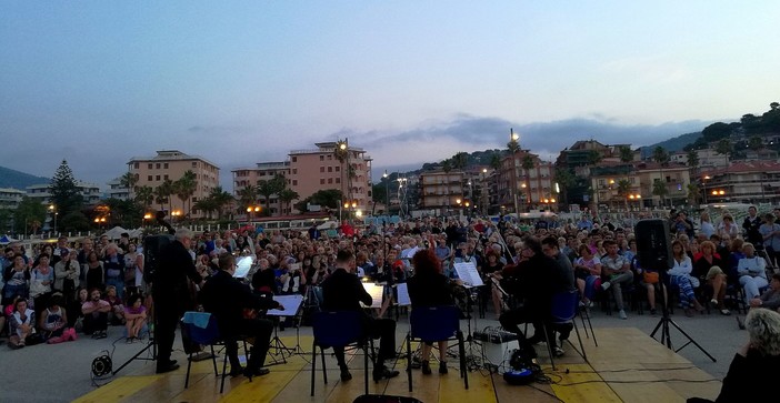 Andora: oltre mille persone ad ascoltare il "Concerto all'Alba" Andora: oltre mille persone ad ascoltare il "Concerto all'Alba"