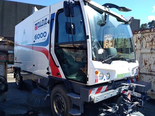 Albenga, estesa la pulizia meccanizzata con spazzatrice a 84 strade