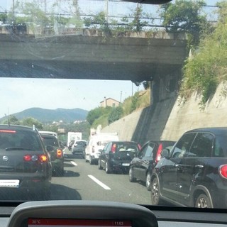 Incidente sulla A10 tra Pietra e Finale: traffico in tilt