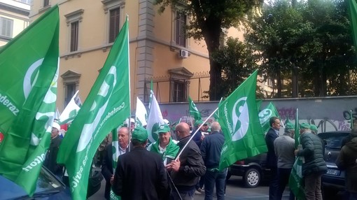 Da Savona a Roma: agricoltori in protesta contro l'immobilismo Da Savona a Roma: agricoltori in protesta contro l'immobilismo