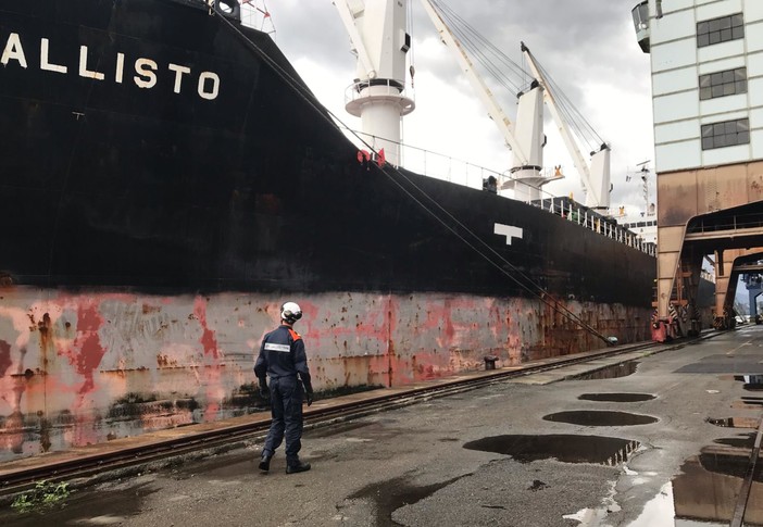 Savona, Capitaneria di Porto ferma una nave liberiana (FOTO)