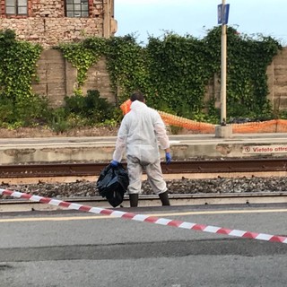 Uomo travolto da Thello, tragedia a Pietra Ligure: passeggeri bloccati sul treno