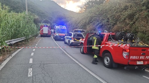 Ellera, incidente lungo la Sp2: furgone ribaltato, soccorsi mobilitati Ellera, incidente lungo la Sp2: furgone ribaltato, soccorsi mobilitati