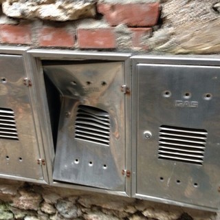 Finale, degrado in vico Legnino e Gradinata delle Rose