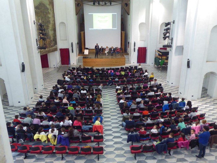 Progetto scuola "Cresciamo in sicurezza": incontro con gli studenti di Finale Ligure Progetto scuola "Cresciamo in sicurezza": incontro con gli studenti di Finale Ligure