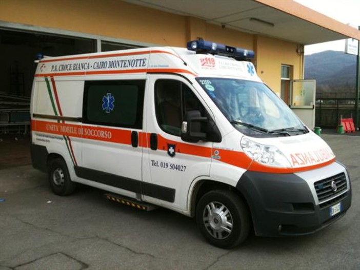 Cairo, scontro tra moto e auto: centauro in codice rosso al Santa Corona Cairo, scontro tra moto e auto: centauro in codice rosso al Santa Corona