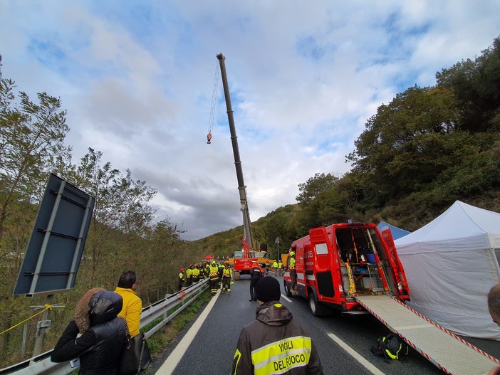 Sopralluogo di Sergio Battelli (M5s) sul viadotto crollato: "Chiederemo attivazione fondo emergenze europee"